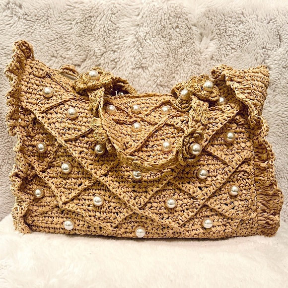 BTS Los Angeles Large tan straw tote with pearls. 🫶🏼 - Picture 6 of 9